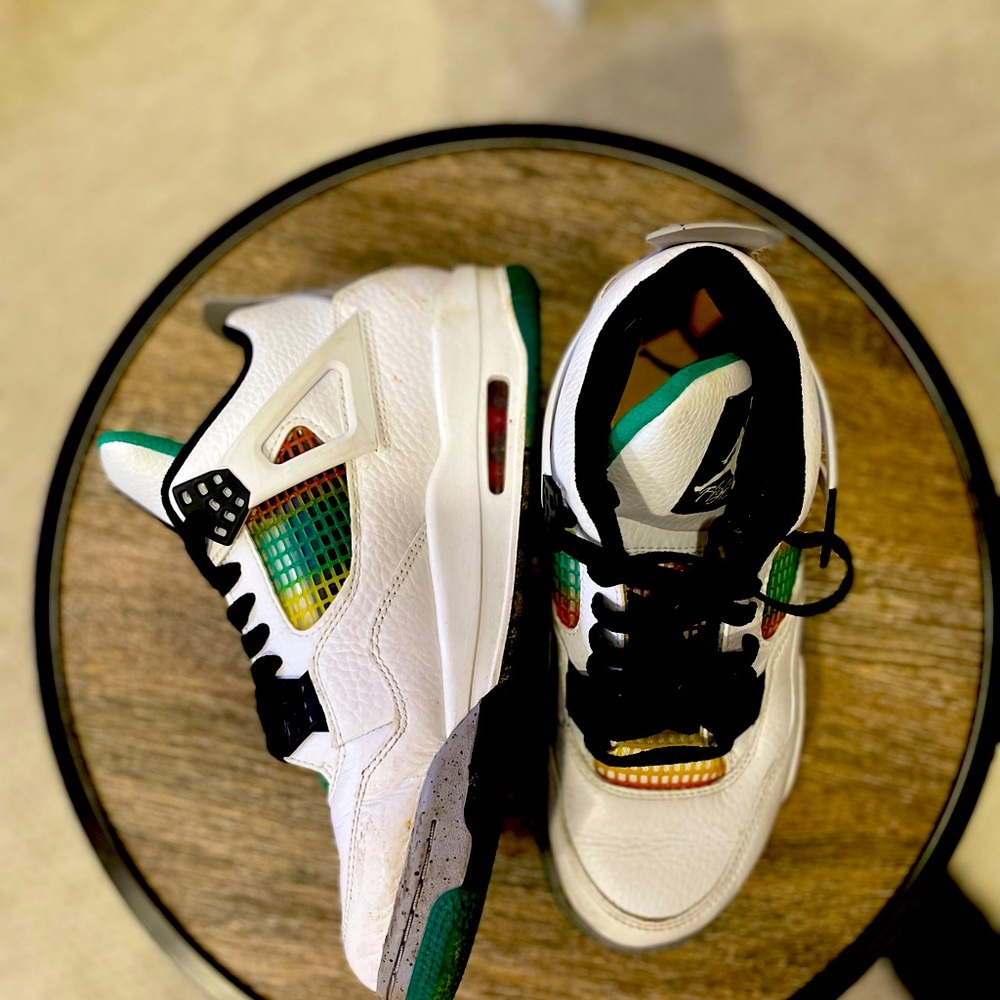 8.5 in Women, Green/ Gold Jordan Retro